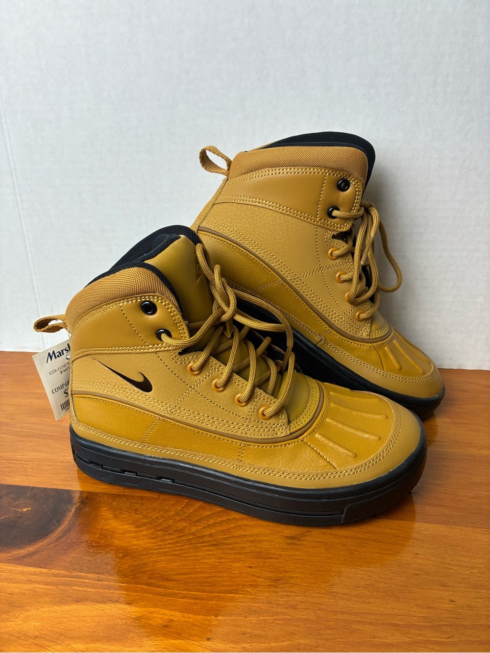 Nike Woodside 2 ACG Boot Boys Youth Size 3.5 Wheat Black New